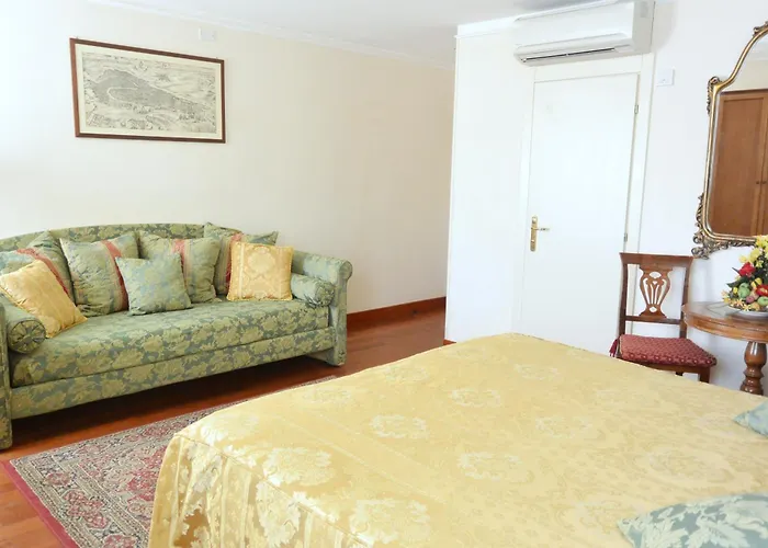San Zulian Hotel