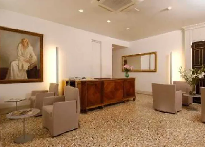 San Zulian Hotel