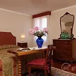 فندق San Zulian 3*