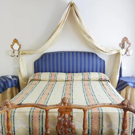 San Zulian Hotell 3*